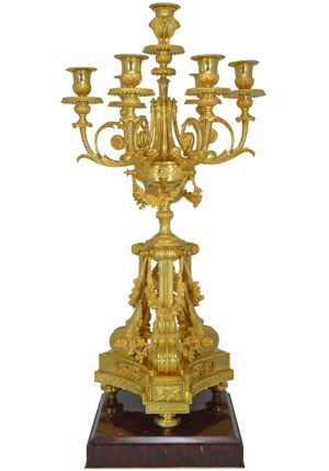 Imposant chandelier de table en bronze doré