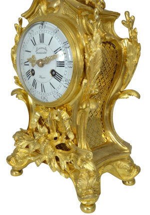 Pendule cartel en bronze doré à tête de dauphins – Bild 4