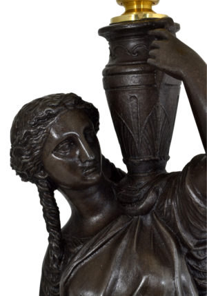 Paire de lampes aux vestales patiné et marbre rouge – Image 7