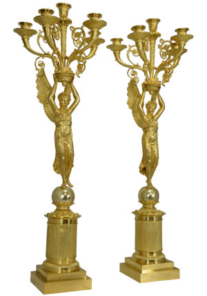 Paire de chandeliers Déesse Niké bronze doré au mercure – Bild 8