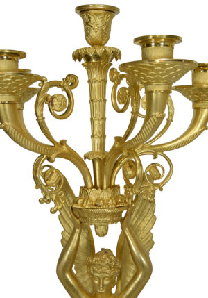Paire de chandeliers Déesse Niké bronze doré au mercure – Bild 5