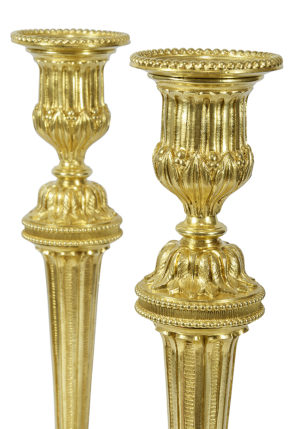 Paire de bougeoirs en bronze doré XIXème – Image 3