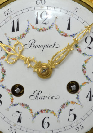 Pendule cage en bronze et verre signé "Bouquet Paris" Louis XVI – Image 9
