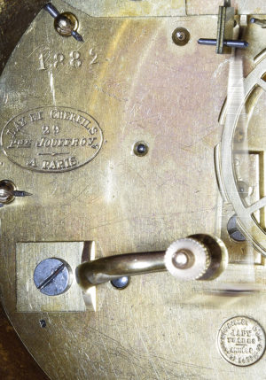 Pendule "oiseaux" en bronze et porcelaine Napoléon III – Image 9