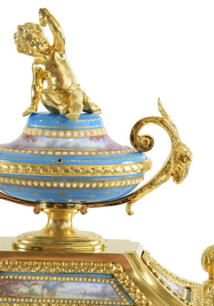 Pendule en bronze et porcelaine Napoléon III – Image 7