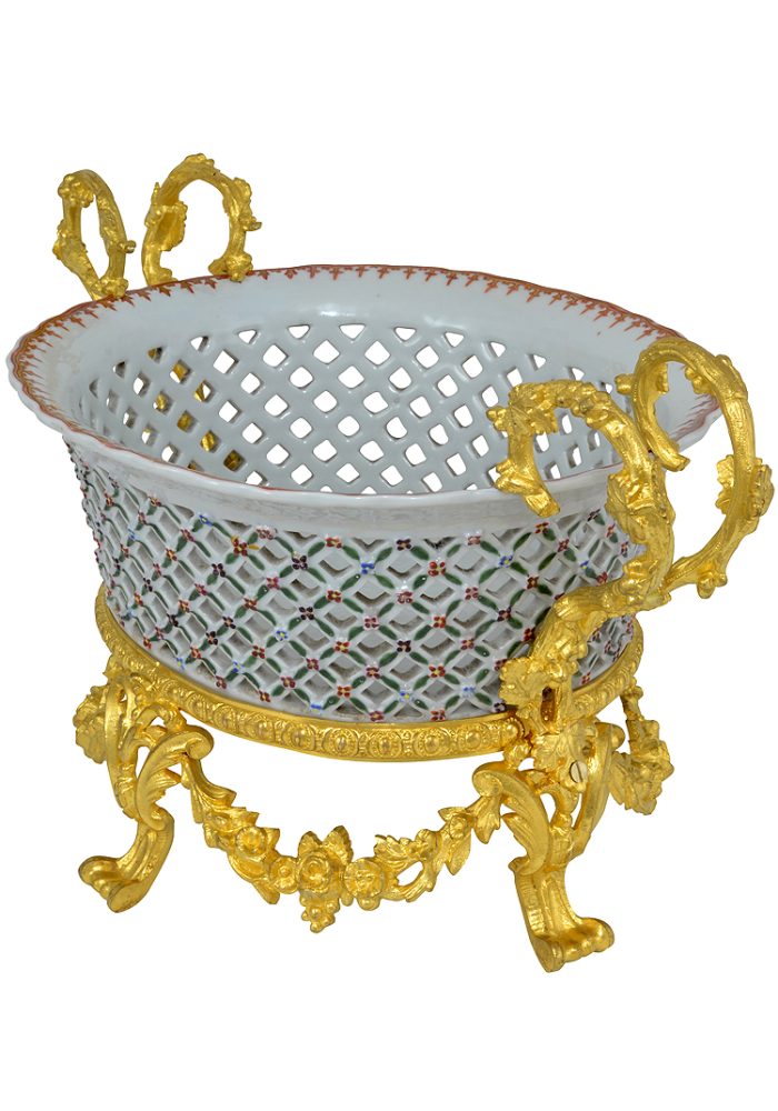 Grande jardinière en porcelaine et bronze doré, style Louis XV