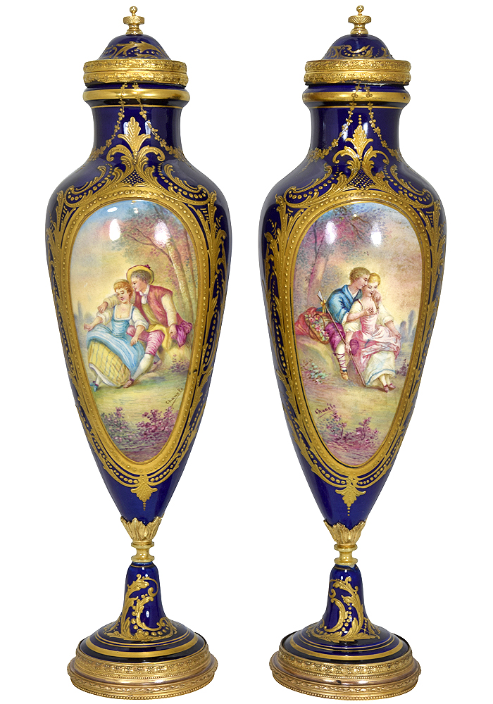 Paire de vases en porcelaine de Sèvres