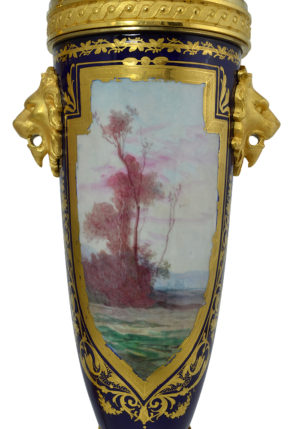 Paire de vases bougeoir en porcelaine et bronze doré – Image 6