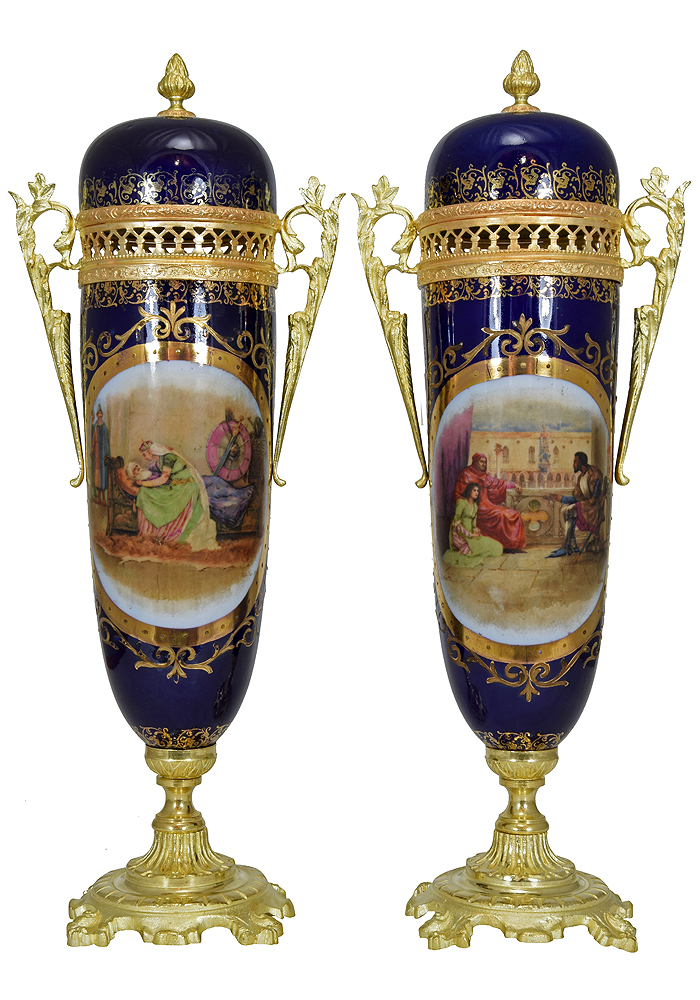 Paire de vases en porcelaine scène mauresque signé "Walter"