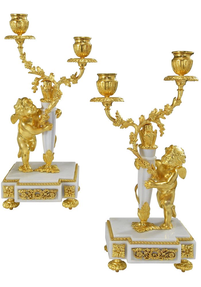 Paire de bougeoirs "cache-cache" bronze doré et marbre XIXème