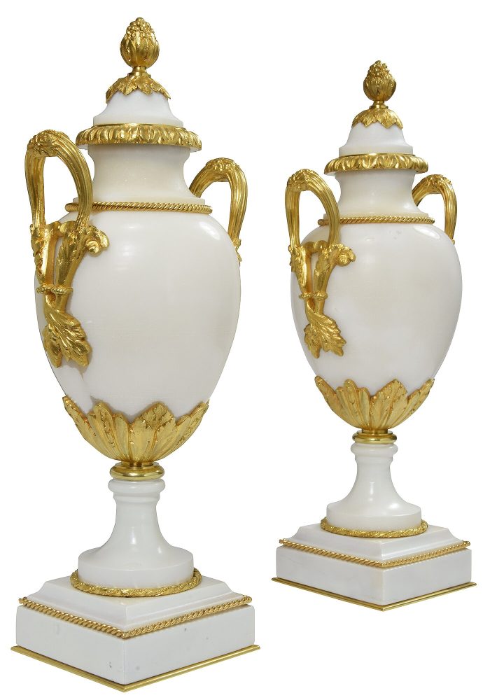 Paire de vases en marbre de carrare XIXème