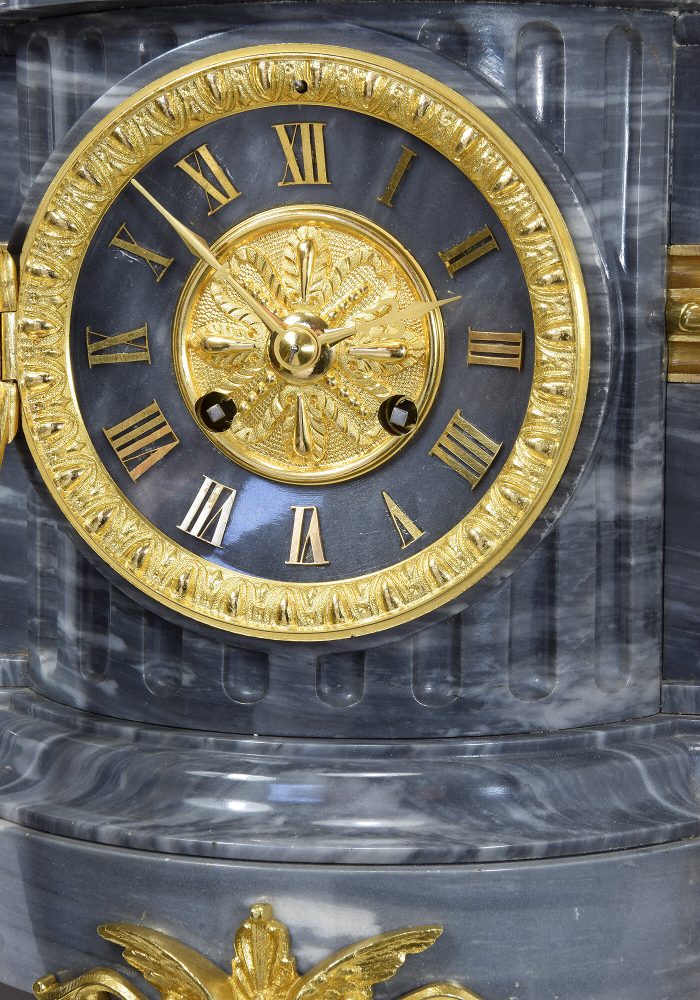 Pendule en marbre bleu turquin Napoléon III – Image 2