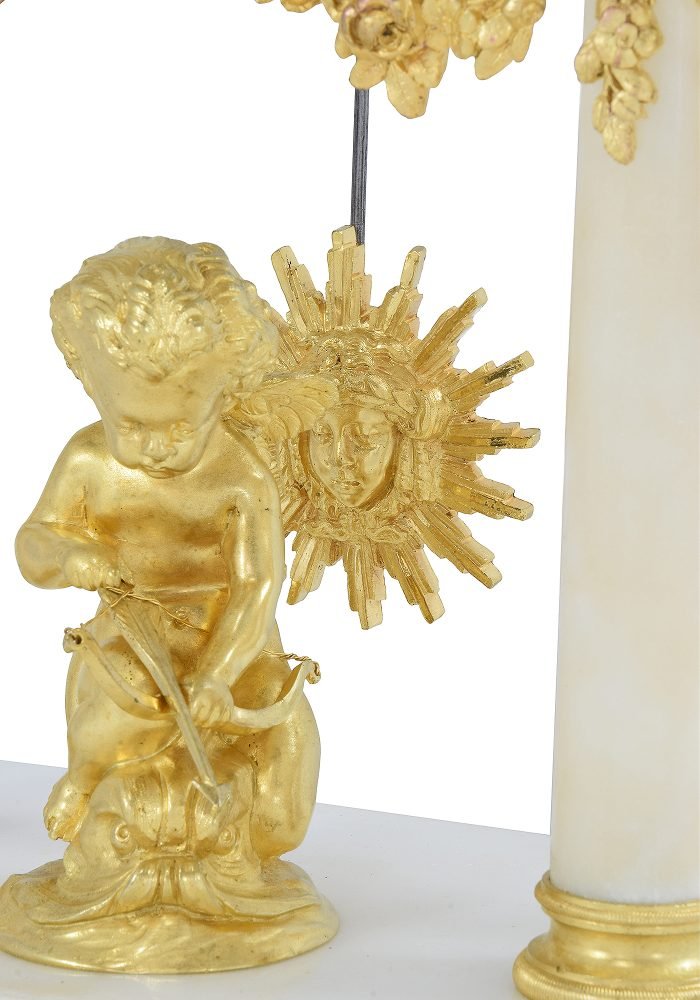 Pendule portique en marbre et bronze doré Napoléon III – Image 4