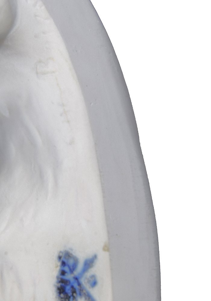 Sculture en biscuit signé Boizot "Angelot Forgeron" – Image 4