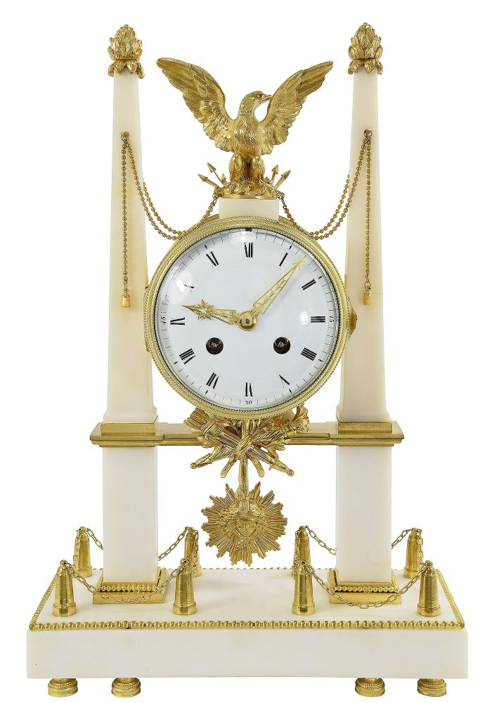 Pendule aux obélisques de style Louis XVI