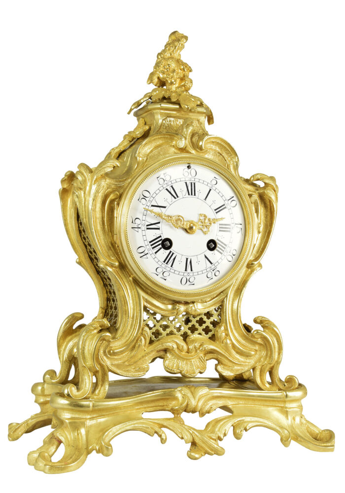 Pendule en bronze style Louis XV