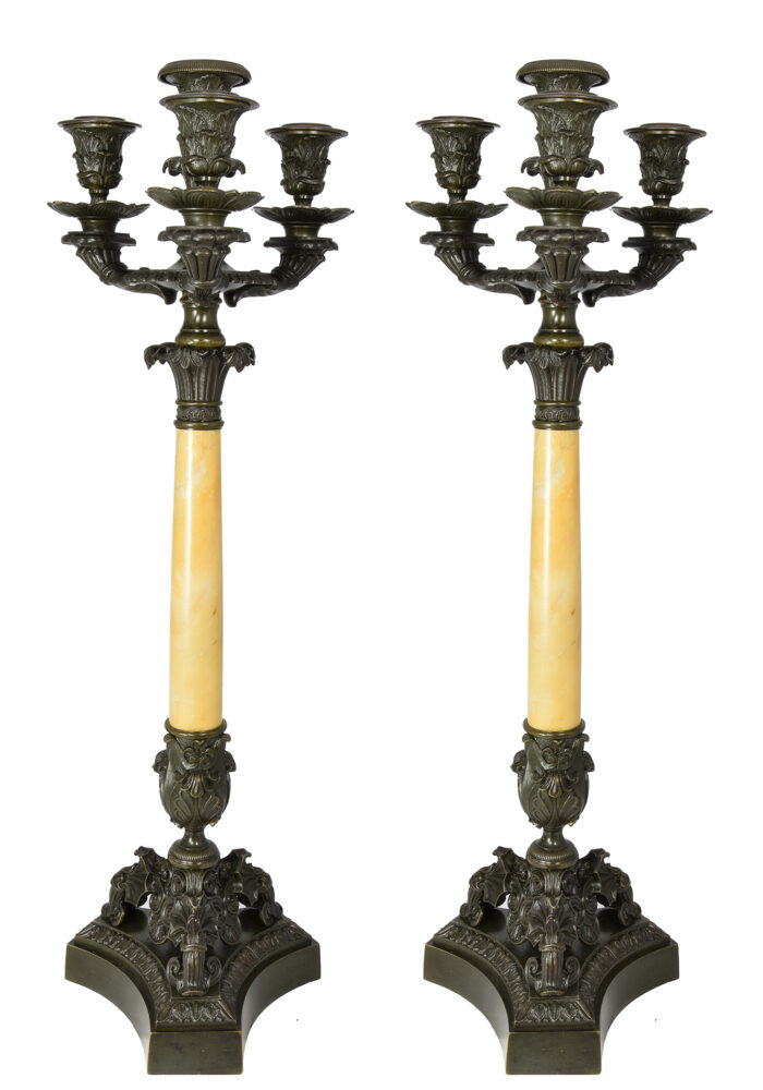 Paire de chandeliers bronze patiné Restauration 1820