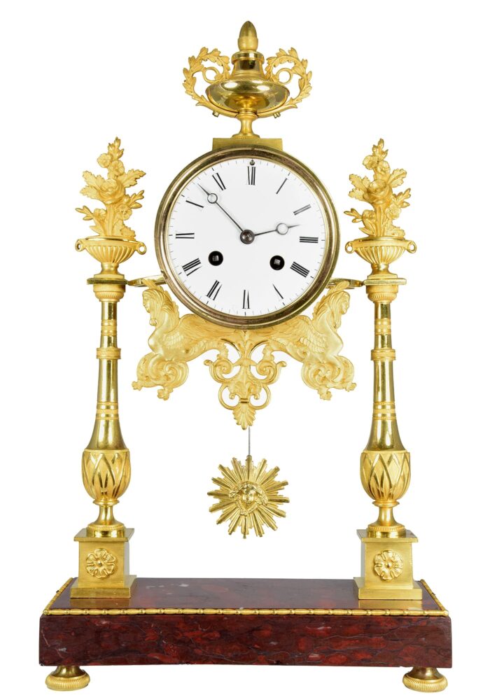 Pendule portique en bronze doré au mercure et marbre