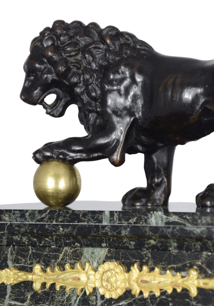 Pendule "Un lion puissant" de style Empire XIXème – Image 8