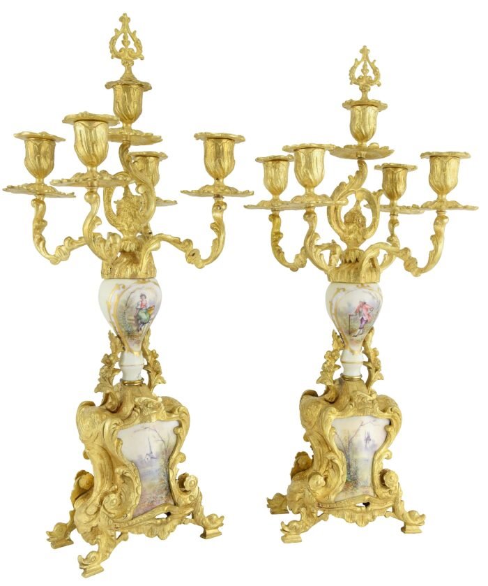 Pendule et chandeliers en bronze et porcelaine - Image 4