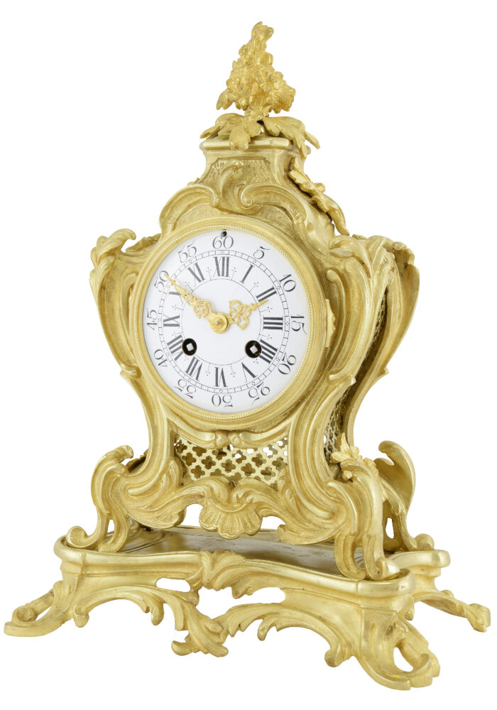 Pendule en bronze style Louis XV