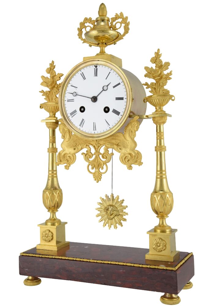 Pendule portique en bronze doré au mercure et marbre