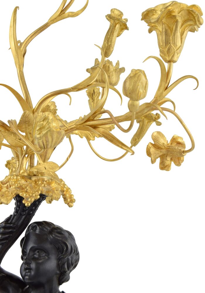 Paire de candélabres fleuri aux chérubins XIXème – Bild 9