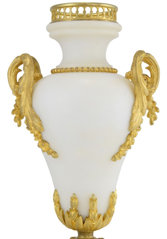 Paire de vases en marbre de carrare XIXème - Image 6