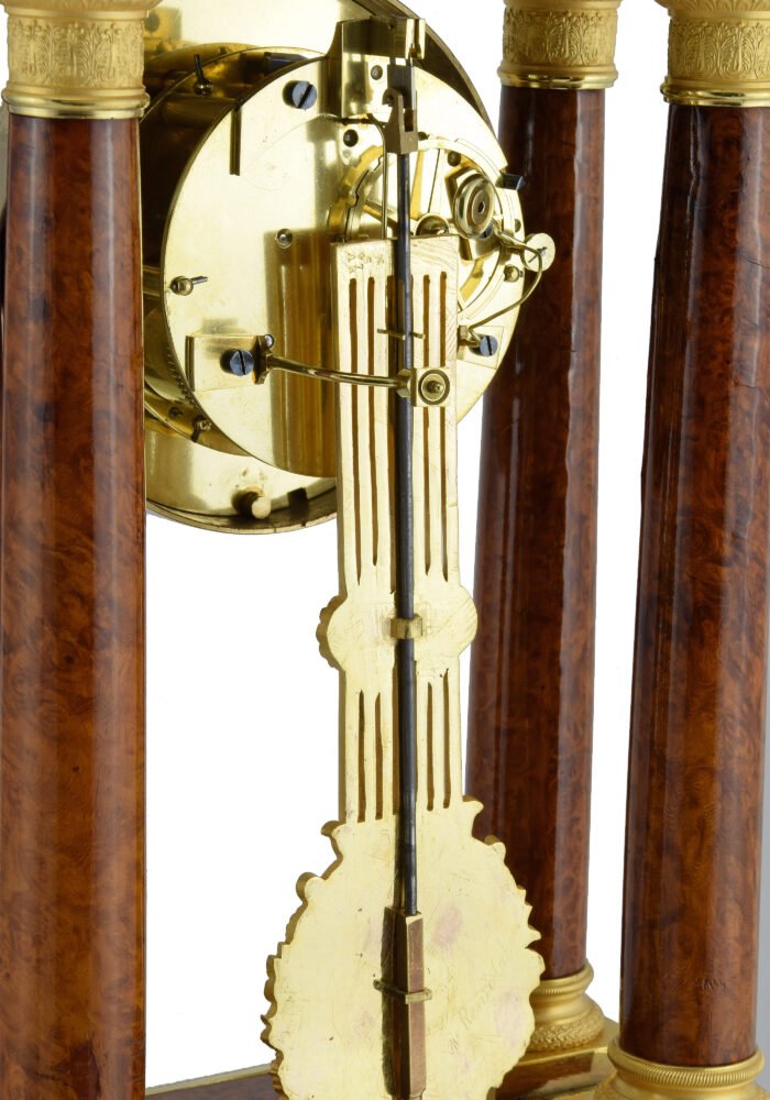 Pendule portique bois de loupe Charles X 1840 – Image 11