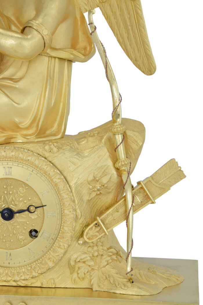 Pendule allégorique au putto musicien figurant l’Amour – Bild 12