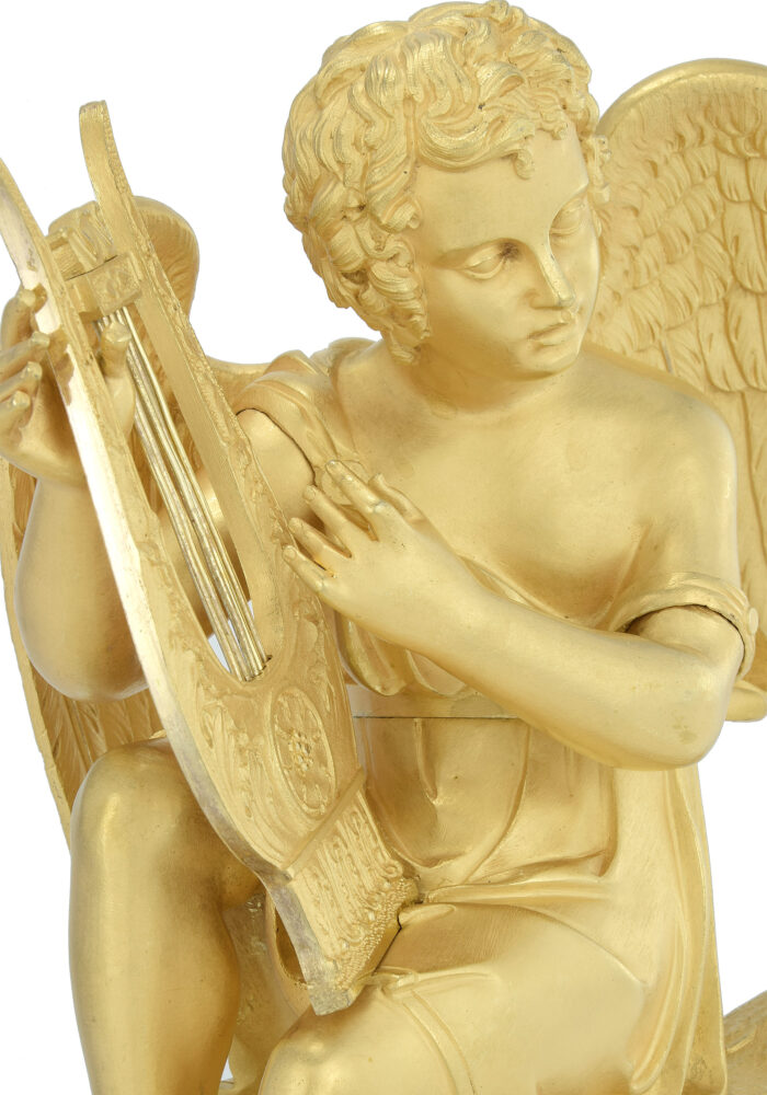 Pendule allégorique au putto musicien figurant l’Amour - Image 3
