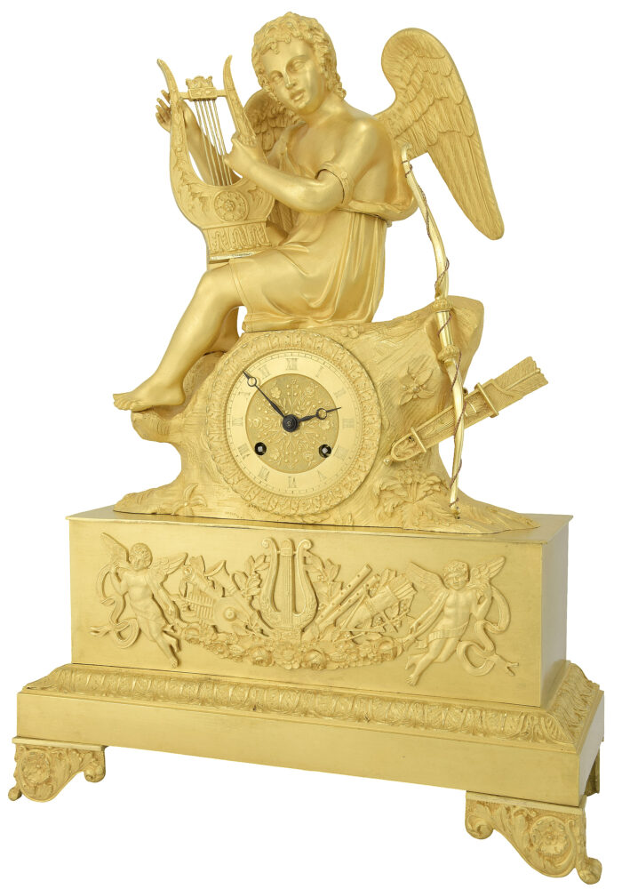 Pendule allégorique au putto musicien figurant l’Amour