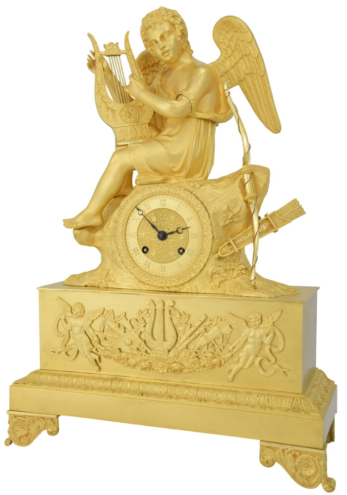 Pendule allégorique au putto musicien figurant l’Amour