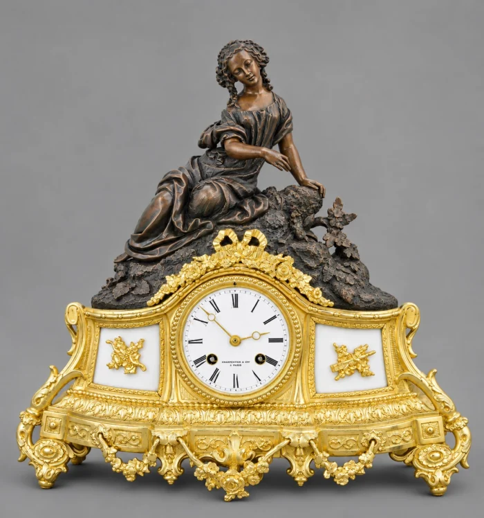 Pendule à figure féminine allégorique XIXème
