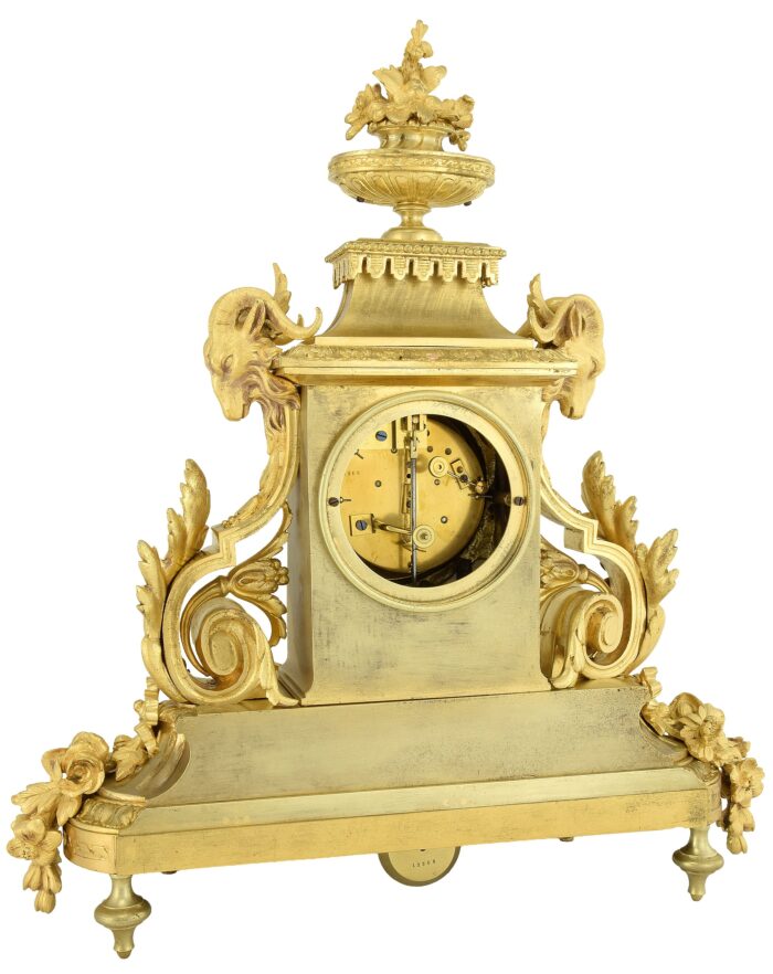 Pendule aux têtes de bélier et porcelaine de Paris – Image 14