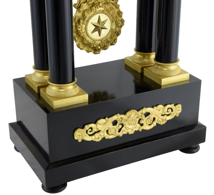 Pendule portique de style Empire d'époque Napoléon III – Bild 5