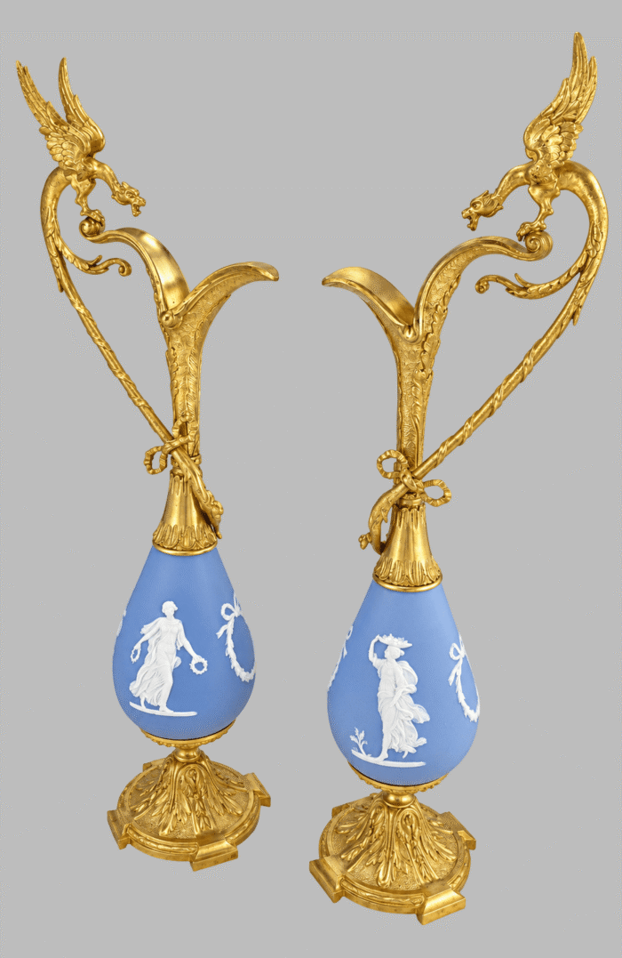 Grande paire d’aiguières 61cm Wedgwood et bronze doré