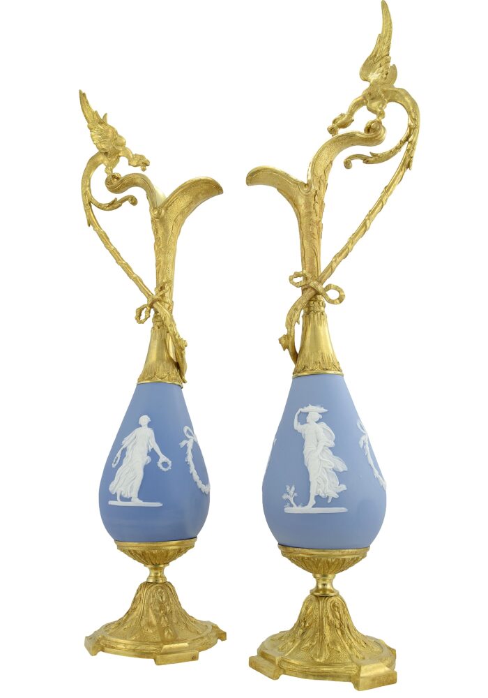Grande paire d’aiguières 61cm Wedgwood et bronze doré
